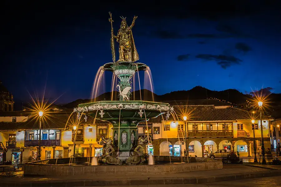 Fuente en el Centro de la Plaza