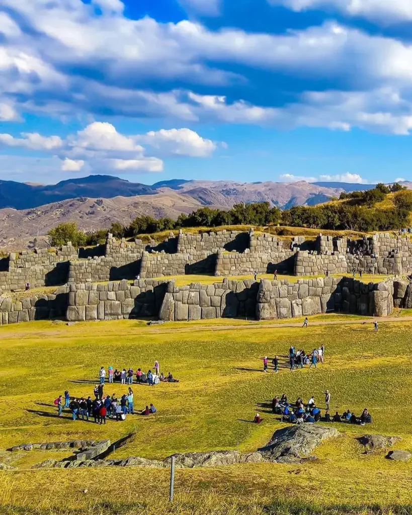 Descubriendo los Secretos de Sacsayhuamán